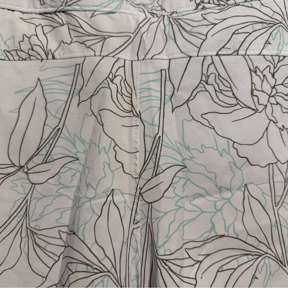 Columbia Floral Print White Athletic Shorts with Built in Bike Shorts XL - Picture 13 of 16